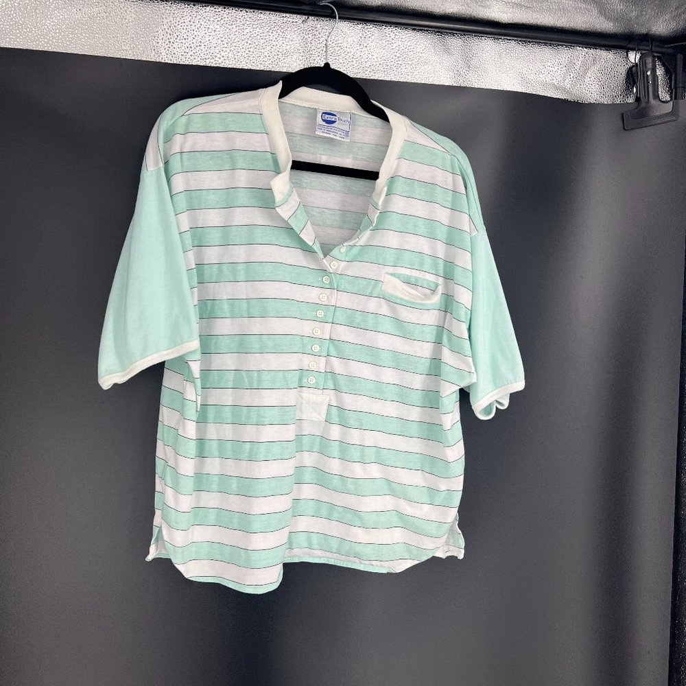 Extra Touch - Vintage button down pocket tee